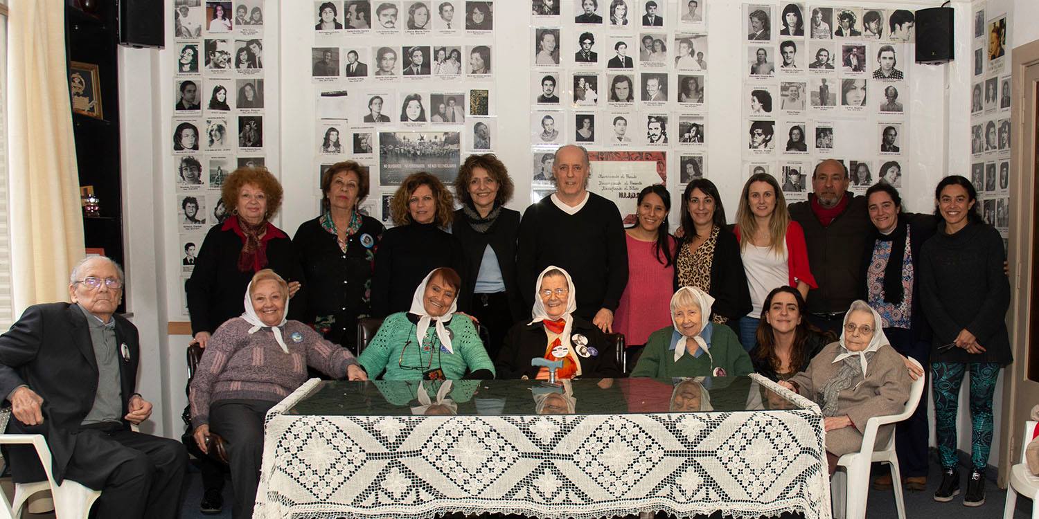 La Defensoría Firmó Un Convenio Con Madres De Plaza De Mayo Línea Fundadora Defensoría Del 0920