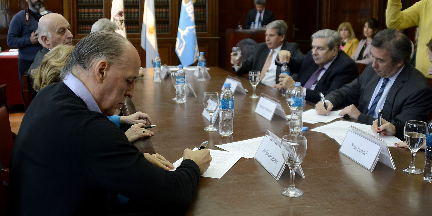 AA fac Derecho 1500x750-1