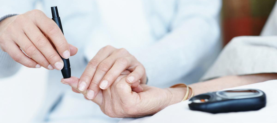 diagnosticar-diabetes-con-glucometro