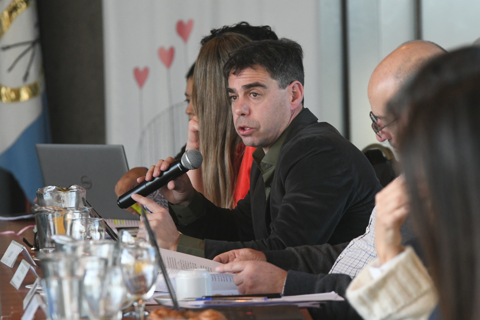 Paulucci hablando