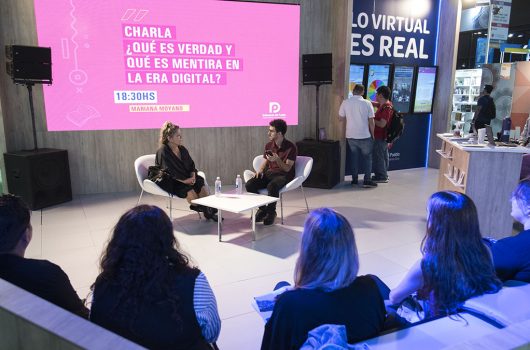 04-28 Feria del Libro Charla Que Es Verdad y que es Mentira en la Era Digital WEB 2