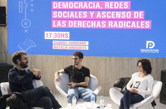 12-5 Feria del Libro charla Redes Sociales WEB