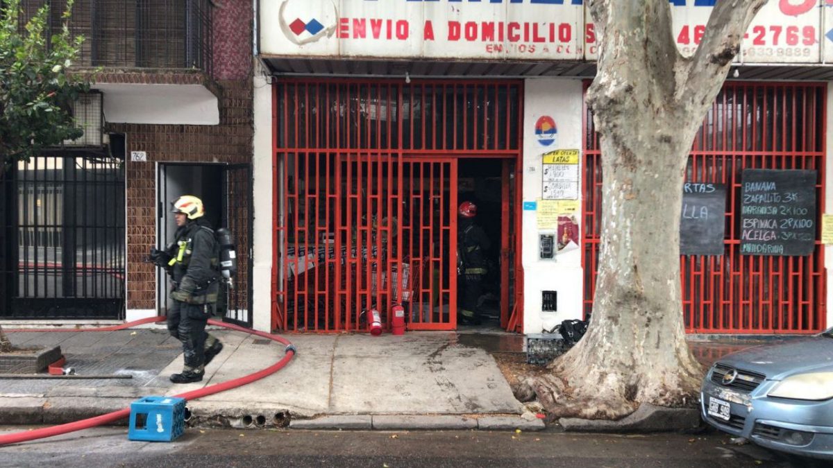 Incendio en Flores: La Defensoría presente en la emergencia - Defensoría  del Pueblo CABA