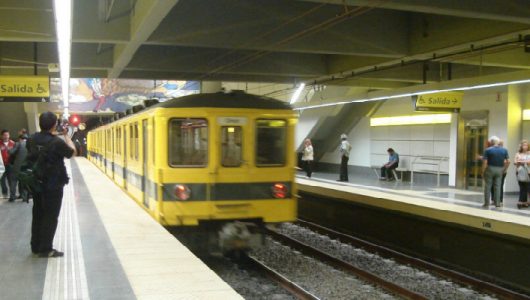 Buenos_Aires_-_Subte_-_Caseros_4