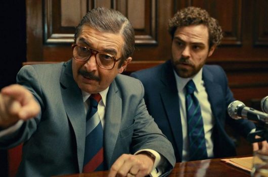 Captura de la escena en tribunales de Ricardo Darin y Peter Lanzani