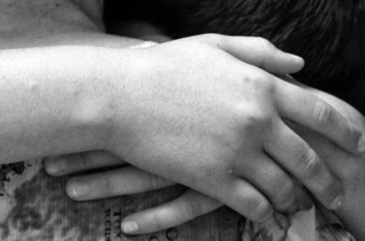 bj-02-mi-madre-abrazo-antonio