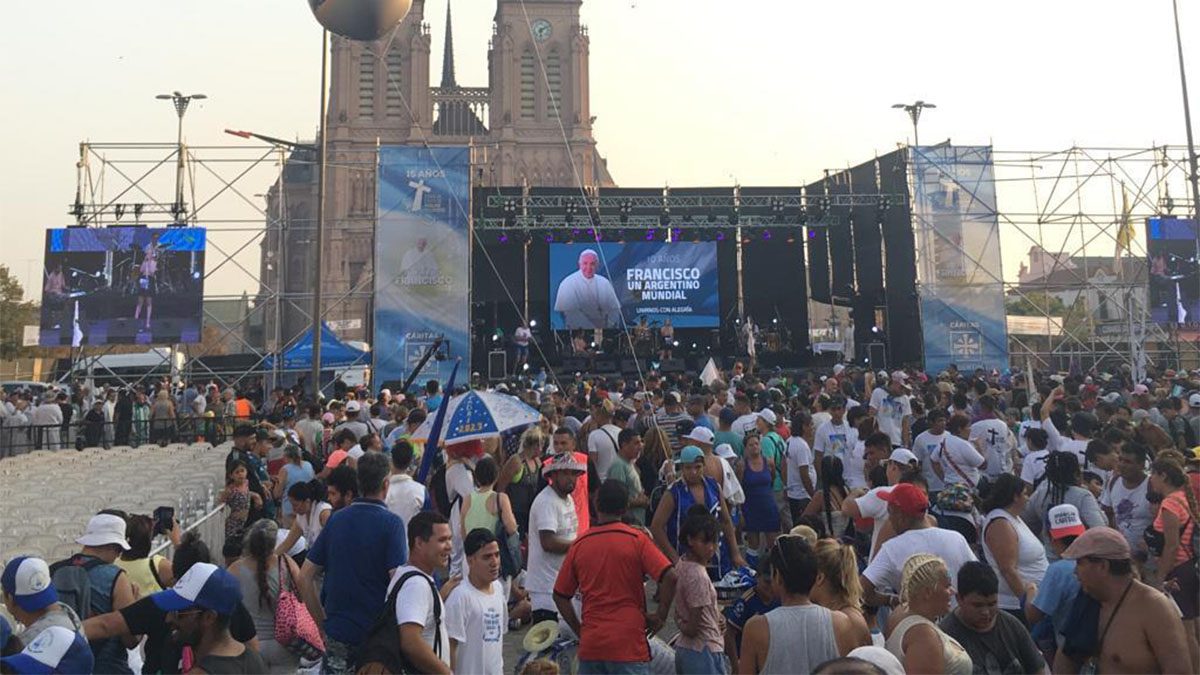 foto acto en luján