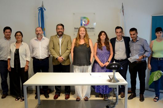 foto grupal firma con tribunal electoral