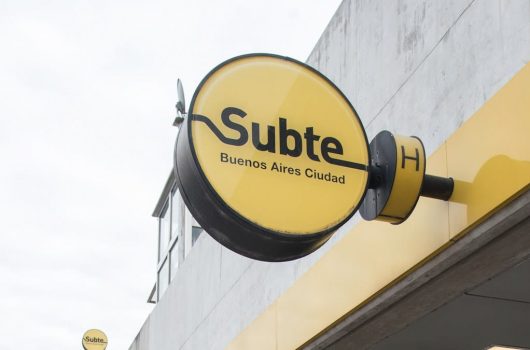 imagen del cartel del subte h