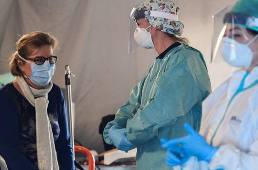 medicos enfermeros barbijo viejos 900x450